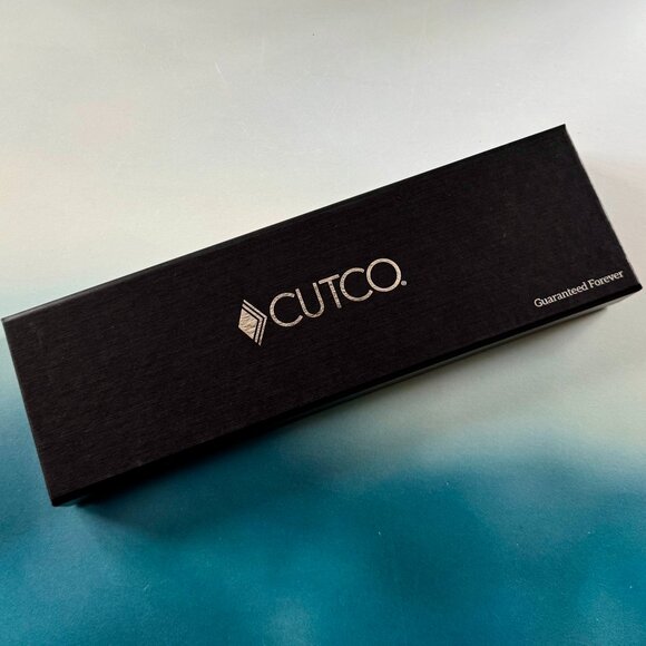 Cutco 3721 Santoku Style Trimmer Red Handle – New in Box – Free USA Shipping - Picture 1 of 4